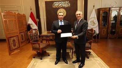 لتطوير العمل القضائي.. وزير العدل ينتدب 13 مساعدا جديدا ويكرم مساعدي الوزير السابقين