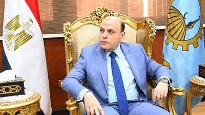 محافظ الغربية يبحث التوسع في توزيع لمبات الليد وترشيد استهلاك الطاقة