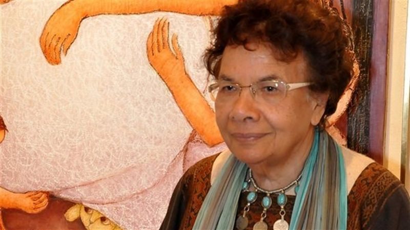  الفنانة التشكيلية زينب السجيني