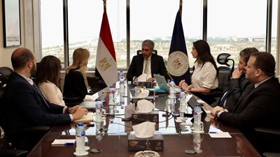 وزير السياحة والآثار يبحث مع مدير شركة “فيزا” مصر وليبيا والسودان آفاق الشراكة