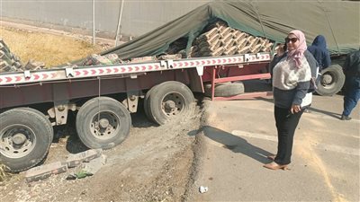  دون إصابات.. انقلاب سيارة محملة بالأسمنت في الغربية
