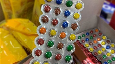 طالبة ابتدائي في طنطا توزع أقراصًا منومة على زملائها مدعية أنها حلوى