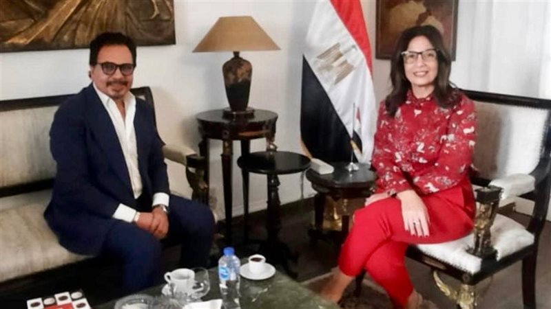 وزيرة الثقافة