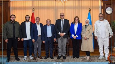 محافظ الإسكندرية يعلن دعم مهرجان الفيلم القصير خلال استقبال وفد الدورة الـ12
