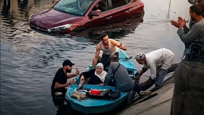 لحظة إنقاذ السيدتين 