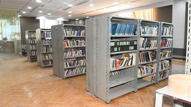 صورة من المكتبه