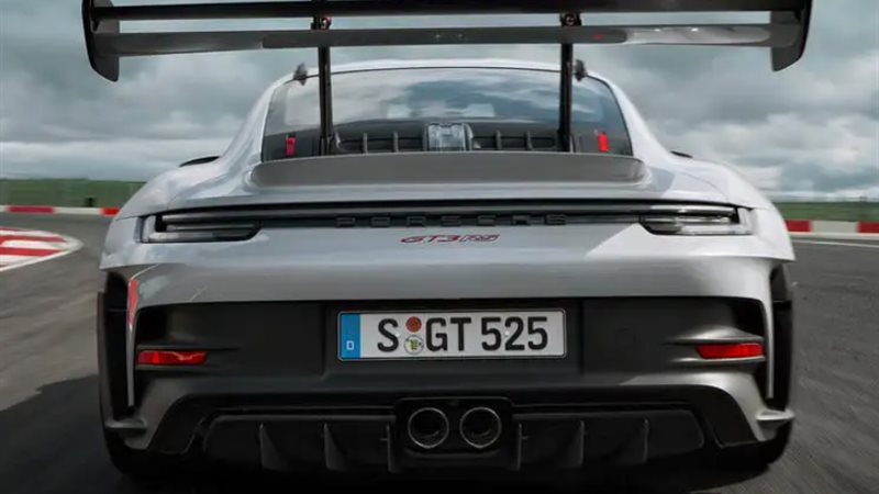 بورشه تستعد للكشف عن 911 غامضة.. توقعات بنسخة GT3 مكشوفة