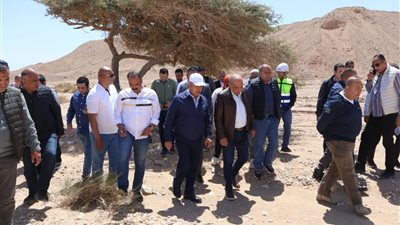 وزيرا النقل والكهرباء فى زيارة ميدانية إلى منطقة جبل الجلالة لبدء الخطوات التنفيذية