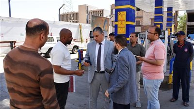 محافظ أسوان يكلف بجولات مفاجئة لضبط منظومة الوقود وتشديد الرقابة على المحطات