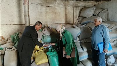 تموين الشرقية تضبط مصنعًا لإعادة تدوير الزيوت وتتحفظ على 109 طن مواد بترولية  