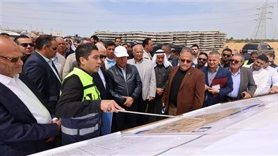 وزير النقل يتفقد مشروع سكة حديد بئر العبد – العريش – طابا بطول 353 كم