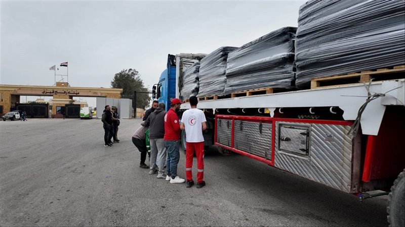 شاحنات المساعدات الإنسانية
