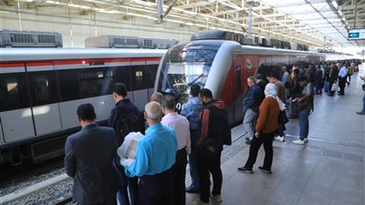 رحلة ذكية إلى العاصمة الجديدة.. النقل تبرز نجاح القطار الخفيف في جذب المواطنين