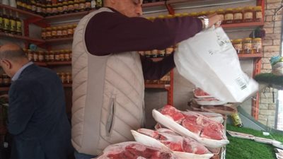 حملة رقابية تضبط محلاً بشبرا الخيمة انتحل صفة وزارة الزراعة لبيع لحوم غير صالحة