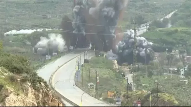 استهداف جسر القاسمية البحري بلبنان