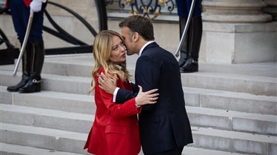 سلام ماكرون وميلوني يثير الجدل.. هل تلعب إسرائيل دورًا في تقارب الزعماء؟