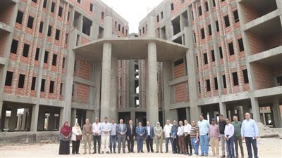 رئيس جامعة قنا يناقش الخطوات التنفيذية لمشروع إنشاء مستشفى الباطنة