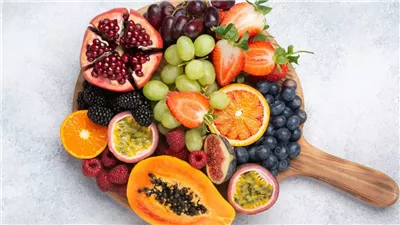 الفاكهة أم العصير؟.. تناول الفاكهة يعطي الشعور بالشبع 