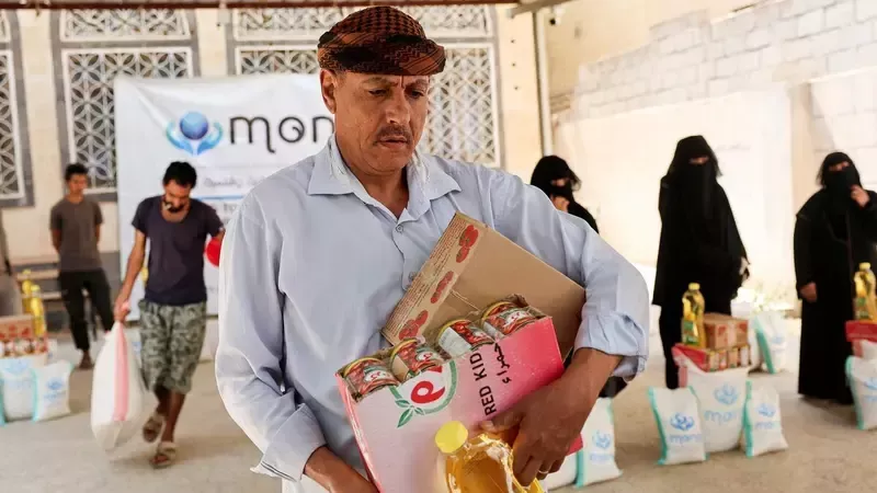 توزيع مساعدات غذائية في صنعاء