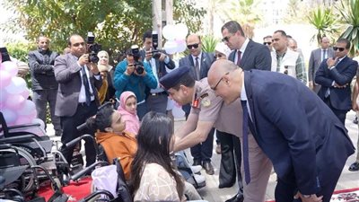 «دكان الفرحة» يصل الإسكندرية.. 41 ألف قطعة ملابس ومساعدات شاملة لـ8 آلاف مستفيد