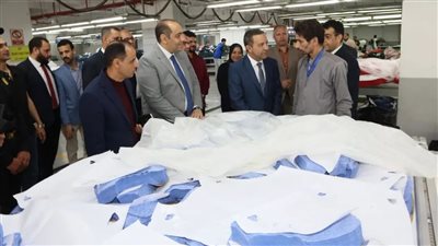 محافظ المنوفية يتفقد عددًا من المصانع بالمنطقة الحرة ويتعهد بتوفير فرص عمل جديدة