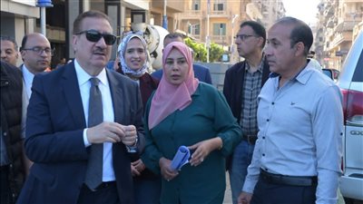 محافظ بورسعيد يتابع مستجدات أعمال تطوير ورفع كفاءة شارعي 