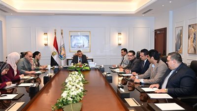 محافظ جنوب سيناء يضع 