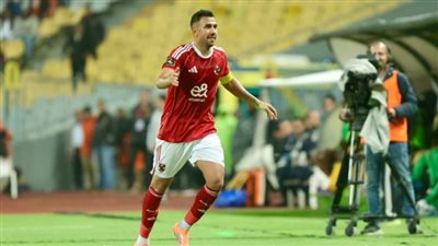 نجوم مصر يلمعون إفريقيًا.. تريزيجيه وأسامة جلال ضمن أفضل 3 لاعبين