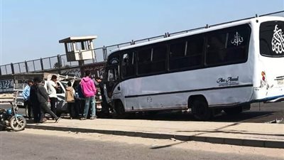 إصابة 5 أشخاص في تصادم ميني باص وسيارة نقل عكس الاتجاه بالقليوبية