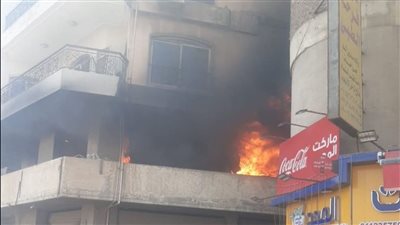 حريق يلتهم شقة سكنية ويمتد إلى مخزن بكورنيش النيل في الوراق