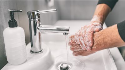 «الصحة» تحذر: نظافة اليدين مفتاح أساسي لسلامة الجروح