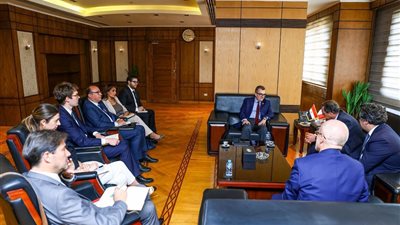 وزير التخطيط يبحث مع الجانب الفرنسي تداعيات الأزمة الجيوسياسية الراهنة