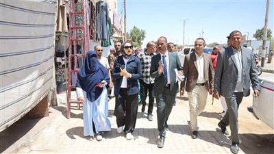 محافظ الوادي الجديد تتفقد المشروعات الخدمية وتتابع رفع كفاءة الطرق بالمدينة
