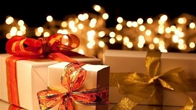 دليلك الشامل لاختيار الهدية المثالية لشريكة حياتك حسب برجها الفلكي 