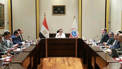وزير الصحة يوجه برفع جودة الخدمات الطبية المقدمة للمواطنين