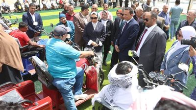 تسليم 50  جهازا طبيا متنوعا لذوي الاحتياجات الخاصة في الوادي الجديد