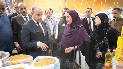 محافظ الغربية يتابع أسواق اليوم الواحد بتخفيضات تصل إلى 30% وإقبال كبير