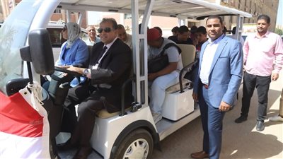 بدء التشغيل الفعلي لحافلة كهربائية مخصصة لذوى الاحتياجات الخاصة بجامعة قنا