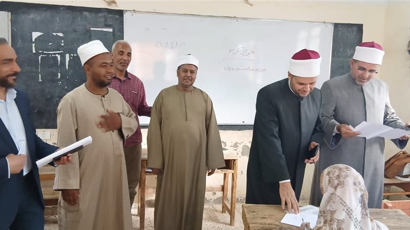 مدير الجامع الأزهر خلال الجولة 