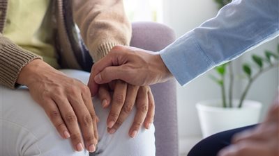 مبادرة “صحتك سعادة” تدعو لطلب الدعم النفسي بسرية تامة ومجانًا
