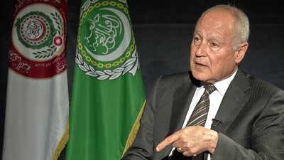  أمين جامعة الدول العربية يجري إتصالا هاتفيا مع رئيس جمهورية الصومال 