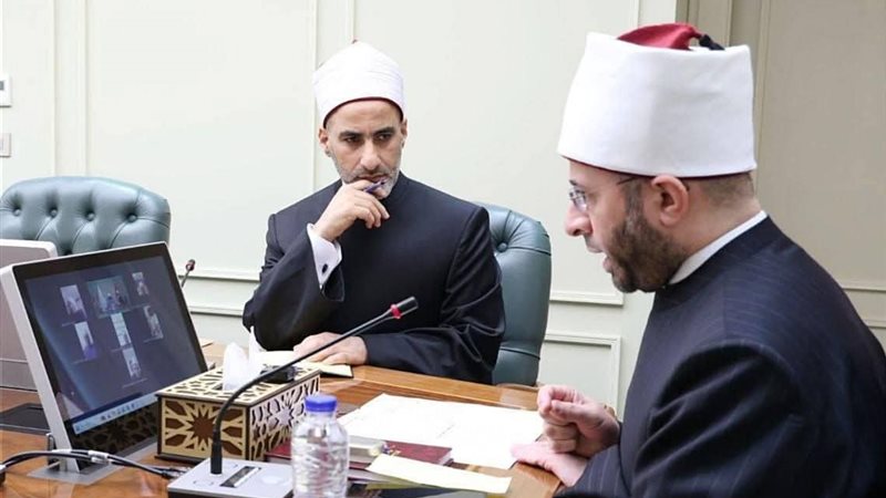 وزير الأوقاف خلال اللقاء 