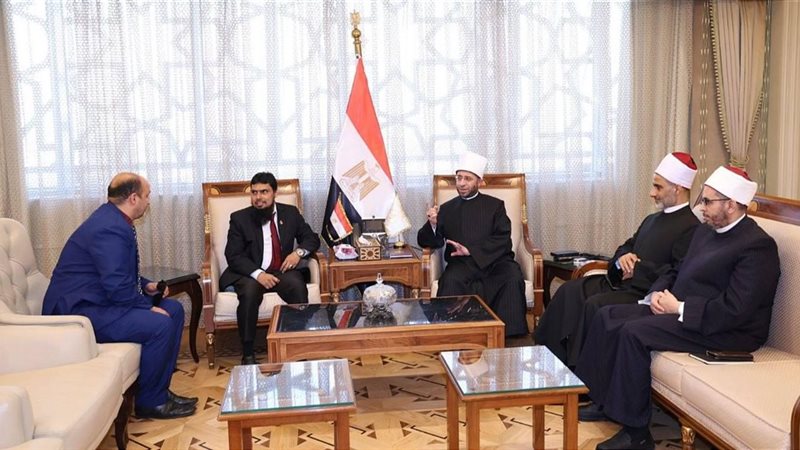وزير الأوقاف خلال اللقاء 