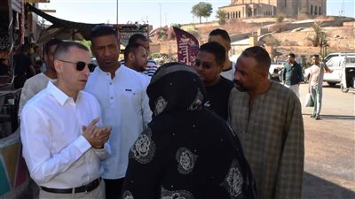 ضبط مخالفات تموينية وتشديدات حاسمة لإعادة الانضباط للشارع الأسوانى