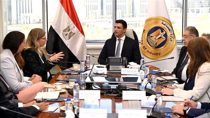 وزير الصناعة