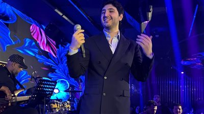 محمد فضل شاكر يواصل نجاحاته الغنائية بحفل كامل العدد في القاهرة
