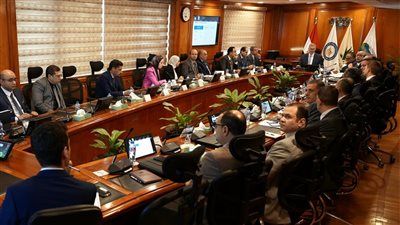وزير البترول يوجه بالإسراع في استغلال إمكانات البترول والغاز بحقول شركة خالدة