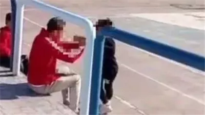 «بيعنفه كل مرة».. أول تعليق من أم طفل دمياط لـ«الجمهور» بعد فيديو الاعتداء