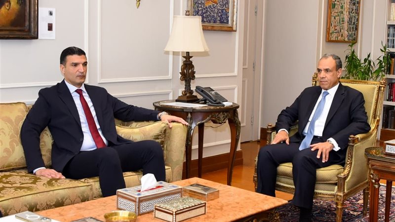 وزير الخارجية يلتقي وزير الصناعة ورئيس الهيئة العامة للاستثم