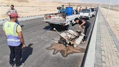 اجتماع لجنة استلام الطرق بأبو رديس وأبو زنيمة وسحب عينات للتأكد من مطابقتها المواصفات القياسية